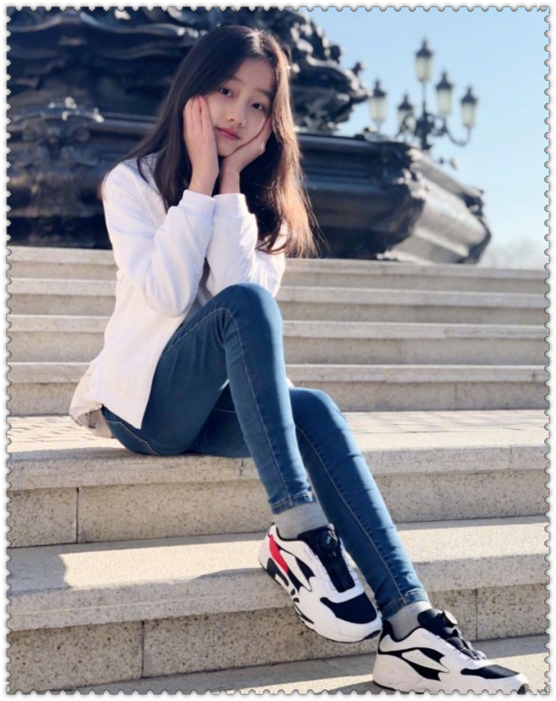 赵薇"女儿"才12岁,紧身裤大长腿实力吸睛,这腿是被上帝吻过?