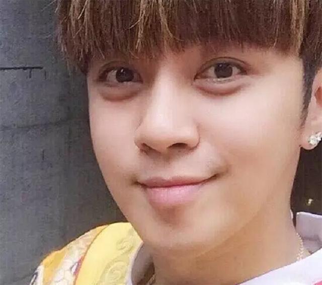 再熬夜眼袋就掉地上了!这几种祛眼袋小妙招,苏大强秒变吴彦祖