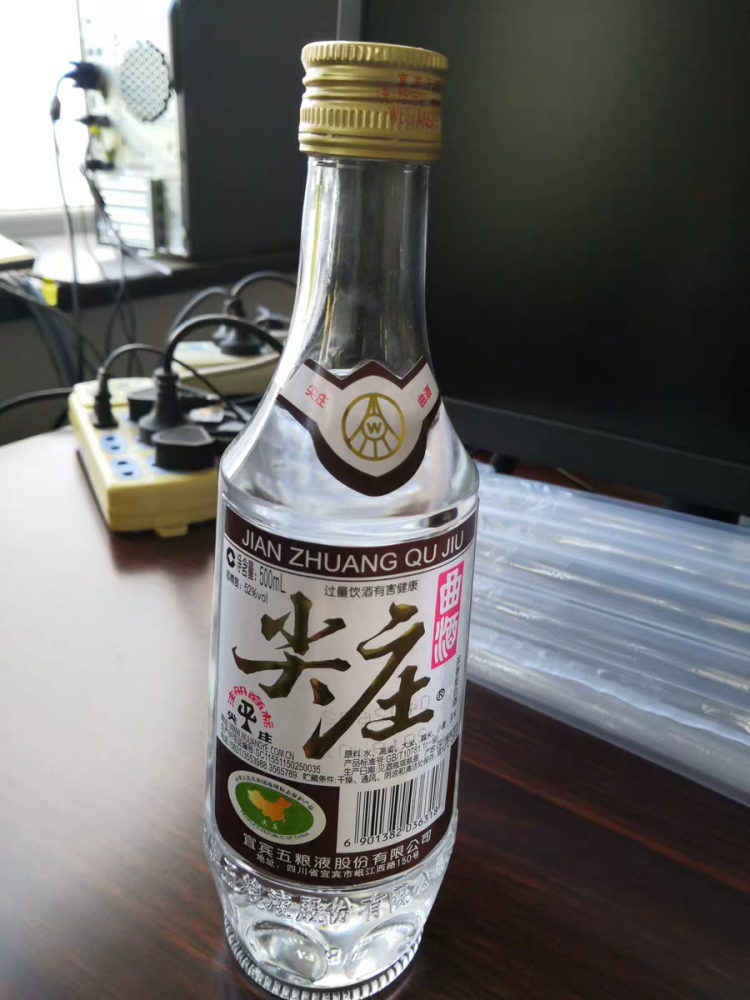 都想分享一些喝完這款酒的感受,這款46° 的綠瓶牛二我們已經熟悉的不