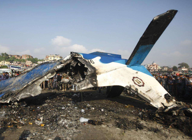 又一起空难,美邻国一架小型飞机突然坠毁,机上乘员无一生还