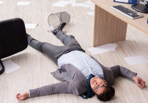 人们在平时的生活中可能就会承受着巨大的压力,人们就会出现体力透支