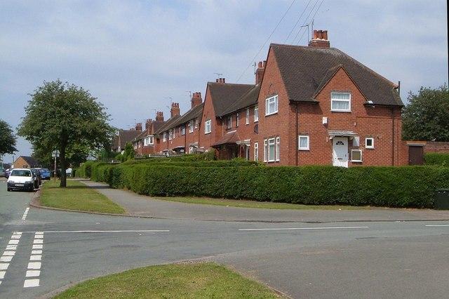 英国两男子当街枪杀少年被判无期 漠视审判结果 还当庭嚼口香糖 腾讯新闻