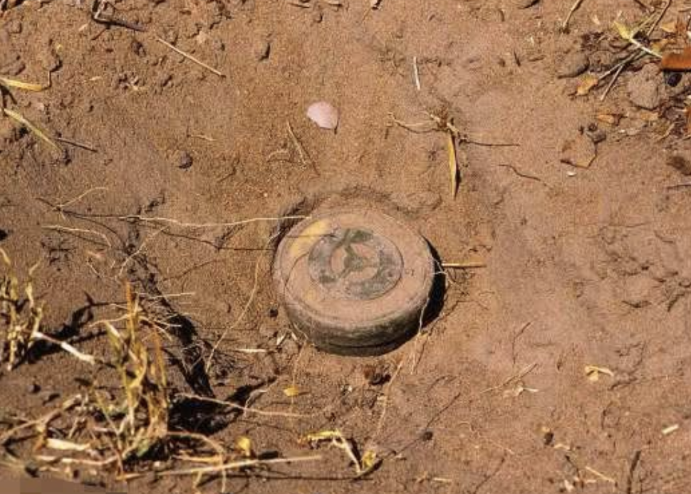 世界上最危险的国家,人口只有9000万,脚下却埋着80万吨地雷