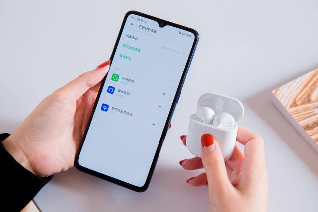 120ms超低延迟力压AirPods,realme首款真