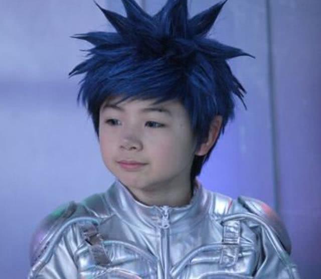 蓝多多的扮演者是黄誉博,黄誉博当时在这部剧中的造型遭到了很多人的