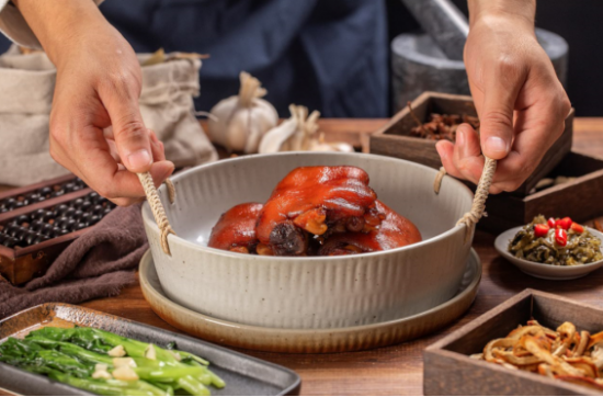 康小贝猪脚饭舌尖上的美味