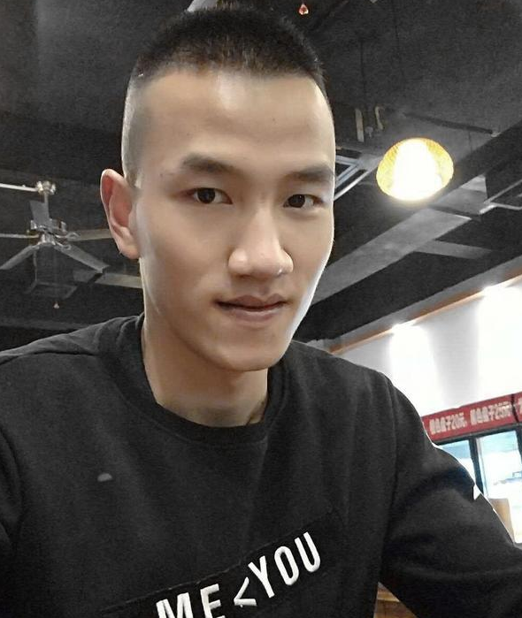 舍身救战友而英勇牺牲!烈士朱小华安葬仪式,在南康烈士陵园举行