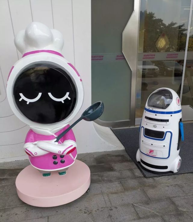 海底捞张勇刚说完,饿了么就入股了送餐机器人公司