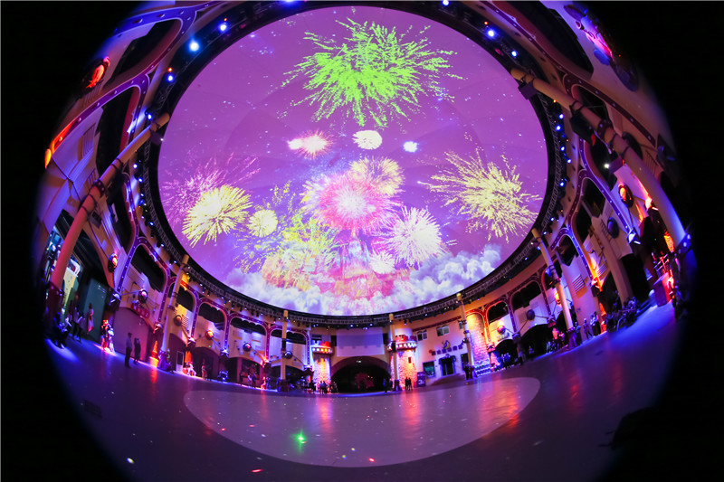 夜间游乐体验升级光影秀点亮深圳欢乐谷奇幻夜