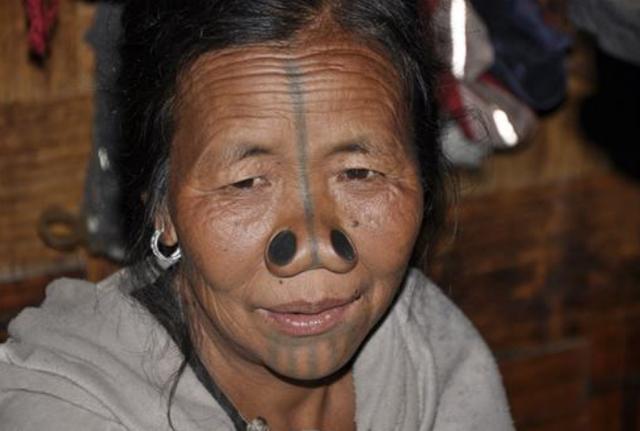 印度最苦的两种女人,一种"嫁"给寺庙,另一种则要遭受如此待遇