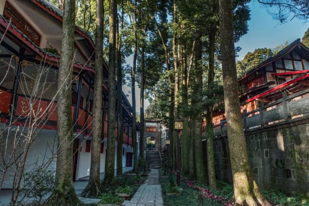 168元抢住青城山圆明宫楠香客栈超值住宿套餐!