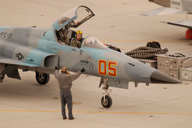 美军砸4千万美元买二代老战机,专家分析内情,果然大有玄机|米格-21