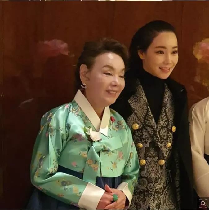 金秀美儿子郑明浩与演员徐孝琳结婚,韩国总理候选人出席婚宴