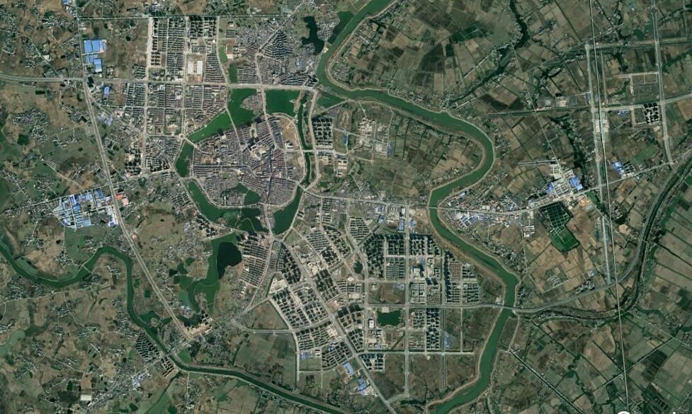 卫星上看安徽无为市:拥有高铁站,老城四面环水,景观独特