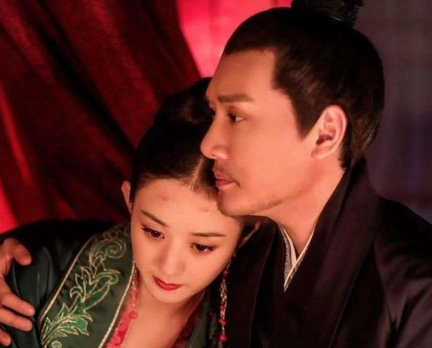 赵丽颖冯绍峰中式婚纱曝光,相差9岁,却越看越