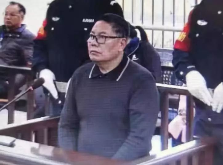 生父信息遮遮掩掩,背后细节耐人寻味!