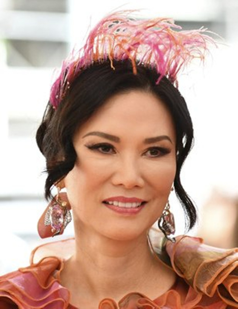 邓文迪并不漂亮为何能取得那样的成功她是怎么奋斗过来的