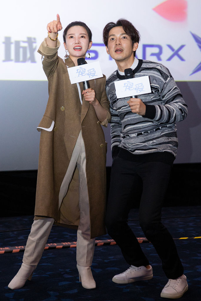 杨子姗扎马尾笑容甜美气质佳 钟汉良学南京话获现场教学