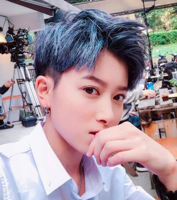 《落跑甜心》:谁还记得徐令娜?现在染蓝发,帅成偶像剧男主!