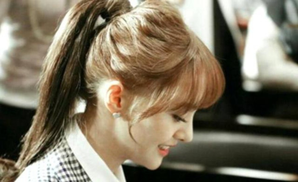 好看的侧脸,郑爽刘诗诗赵丽颖刘亦菲的侧面照,都比不上她?