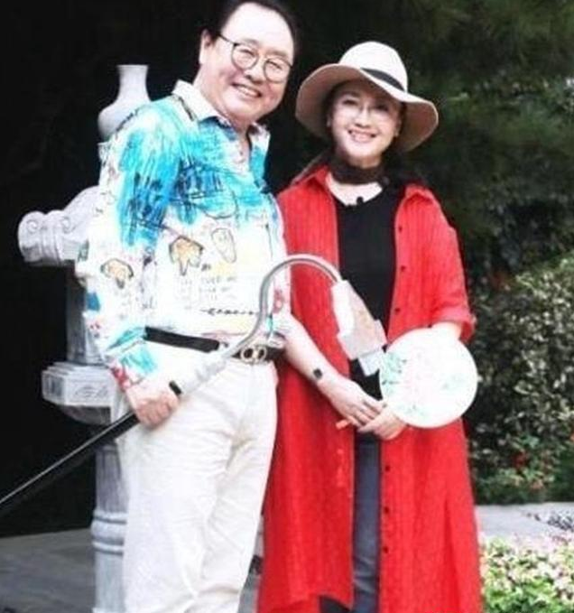 西游记中猪八戒马德华已73岁,媳妇美若嫦娥,网友:太幸福了
