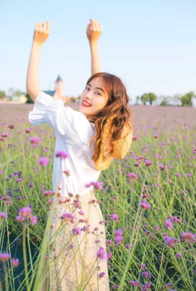 老年人旅行拍照姿势技巧图片大全视频(老年人旅行拍照姿势技巧图片大全视频教程)