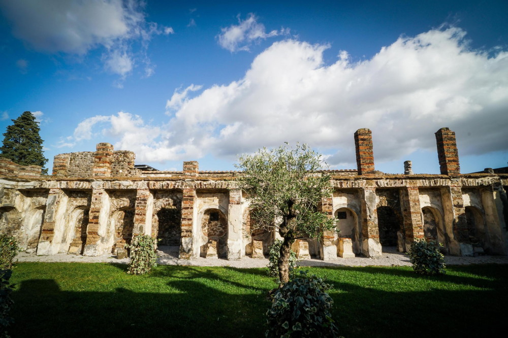 城的花园这是12月23日在意大利那不勒斯的庞贝考古公园拍摄的修复后的