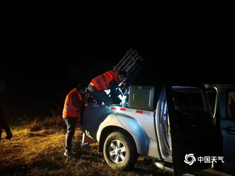 抢抓时机人工增雨 广东清远喜迎"甘霖"