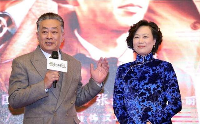 他是最帅老戏骨,离婚后独自照顾患病的儿子,如今和初恋再婚