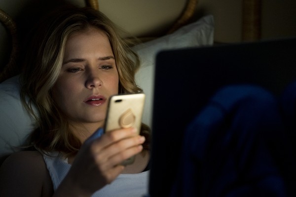 停尸间拍戏 大体睁眼四目相交 《倒数计死》女星寒颤冻未条