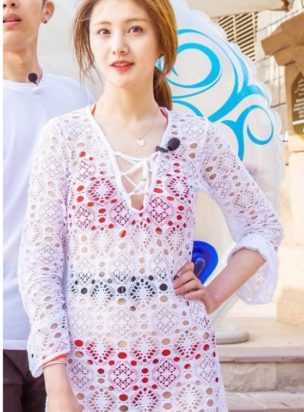 有种"绝色"叫郑爽,白色镂空"渔网裙"太吸睛,这泳衣谁顶得住!