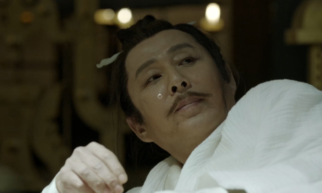 五竹和庆帝决战之时,被打到断臂范闲都没出现,只因他得知了五竹身体的