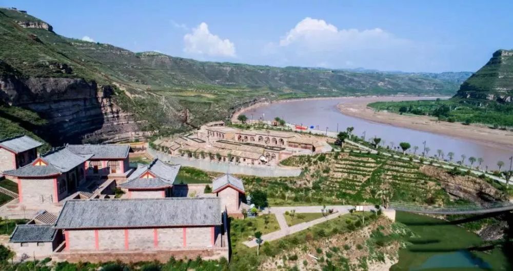 等风,等雨,也等你邂逅远方03伫立于会峰寨,静静地,晒着阳光,吹着风