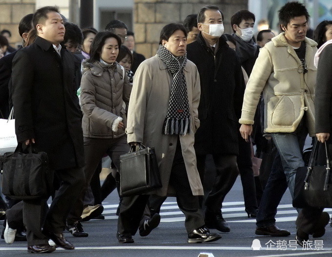 日本人的真实生活白天西装革履文质彬彬晚上就变成大街上的醉汉