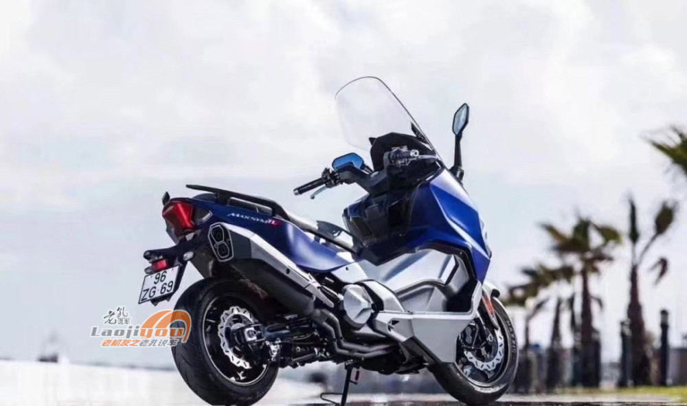 82800元,三阳双缸跑羊tl500预售,光阳ak550表示压力巨大