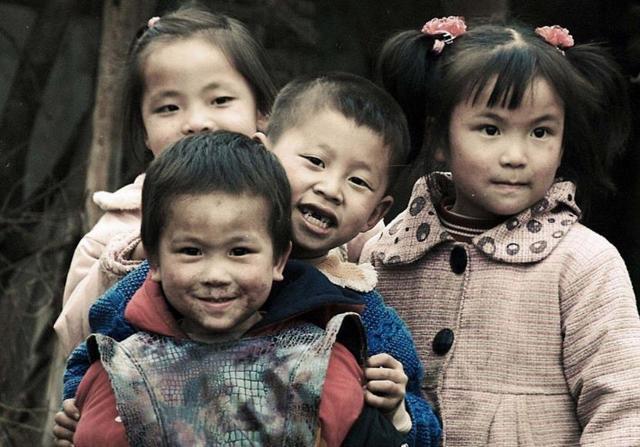 13岁男孩已是5个孩子的爸爸,常常躲树下偷哭