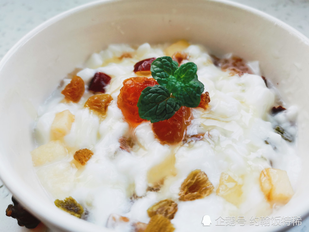 桃胶又名"桃花泪",用它来搭配什果酸奶,酸甜粘糯,营养又美味