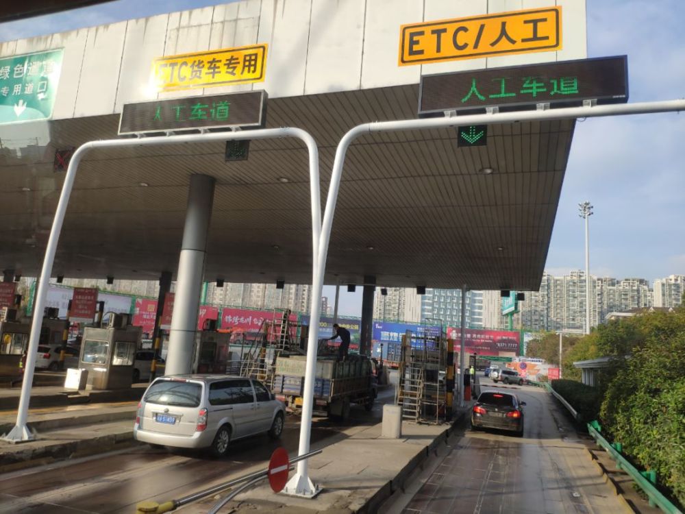 不装etc不能上高速?交通部:整改,至少保留一条人工通道!