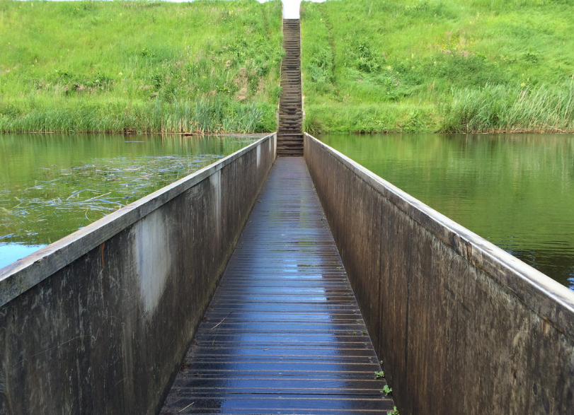 全球唯一的"隐身桥",工人错将图纸看反,却意外造就"桥梁界"的奇迹!