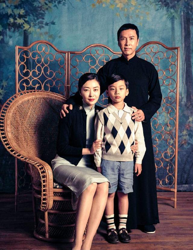 对于儿子的教育,叶问一开始无所适从,父子二人矛盾重重,但在国外经历