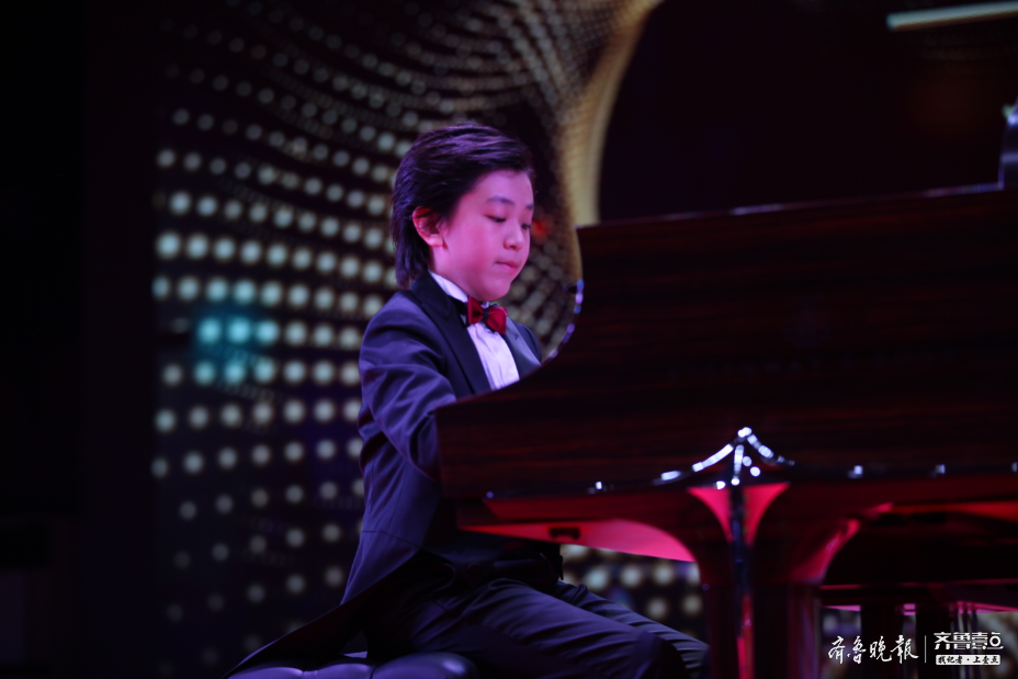 年纪轻轻就揽获多项钢琴大奖,陈坦锐个人音乐会亮相