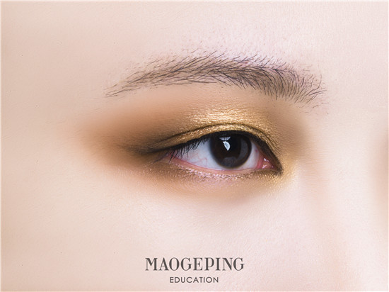 年底聚会打造这样一款复古妆容你会成为全场的美丽焦点