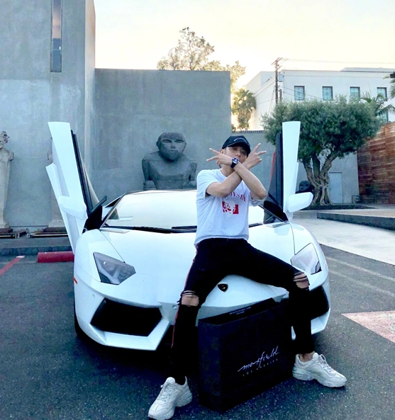 黄子韬是真正富二代美国豪宅曝光不愧是身家200亿的人