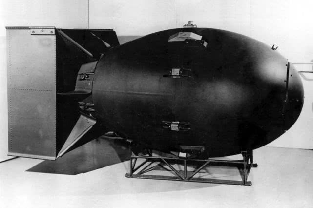 596是第一颗原子弹代号,梳妆台和梳辫子
