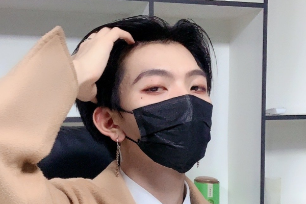 七鹤大人换新搭档看到正脸照之后网友太像宋祖儿了