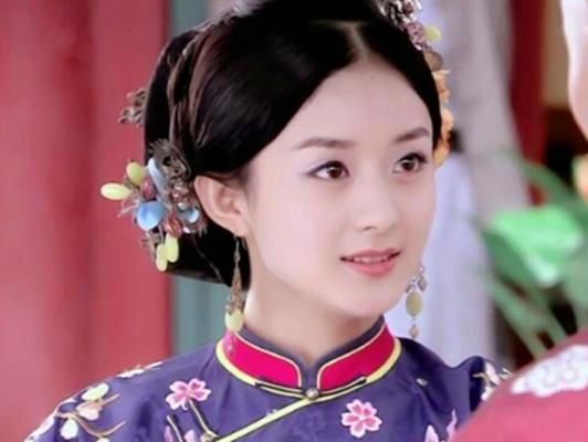 同样是赵丽颖的清装造型,百合韵味,晴儿清新,而她作为反派更有魅力