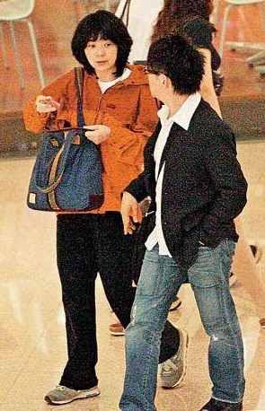 1994年,她开始与广告片导演蔡美诗同居,此前有过一段长达8年的婚姻.