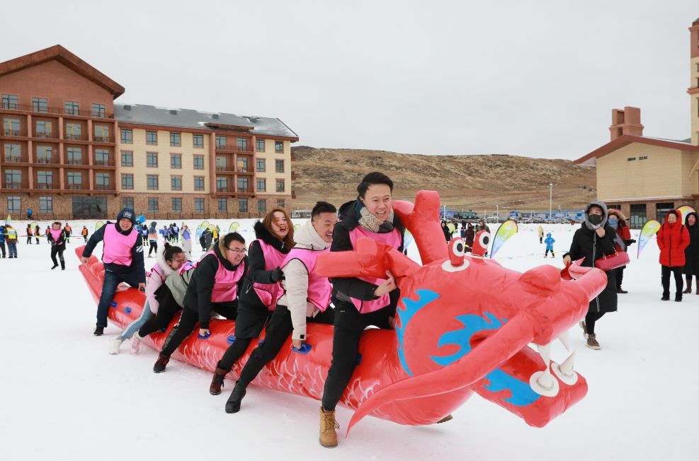 集宁区首届职工冬季冰雪运动会在大河湾滑雪场举办