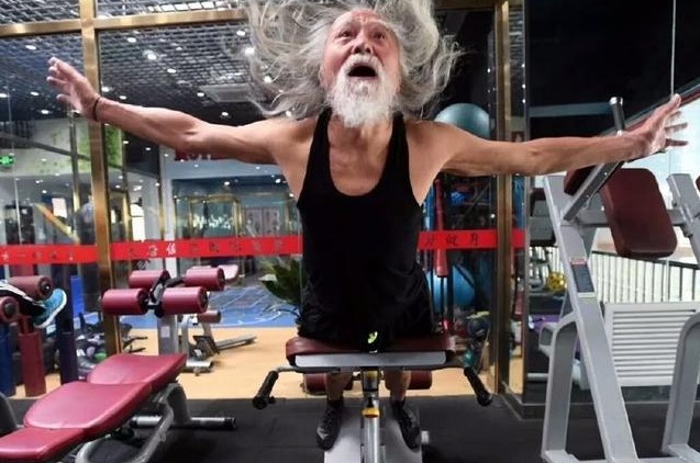 中国"最帅老头",一身肌肉惊艳全场,82岁依然活得像个少年!