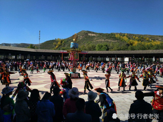 宗教信仰等诸因素而增添几分神秘,同时,以"二月二擂台会","六月六花儿